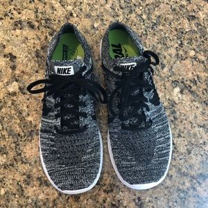 Nike free rn fly knit tennis shoes